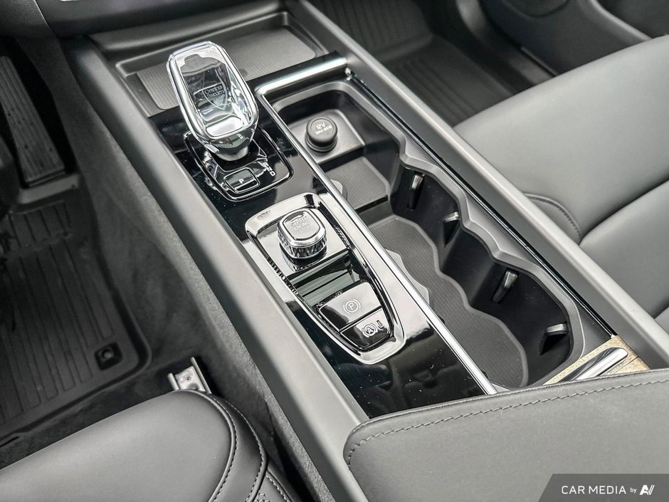 2026 Volvo XC60 Core Dark Theme-18