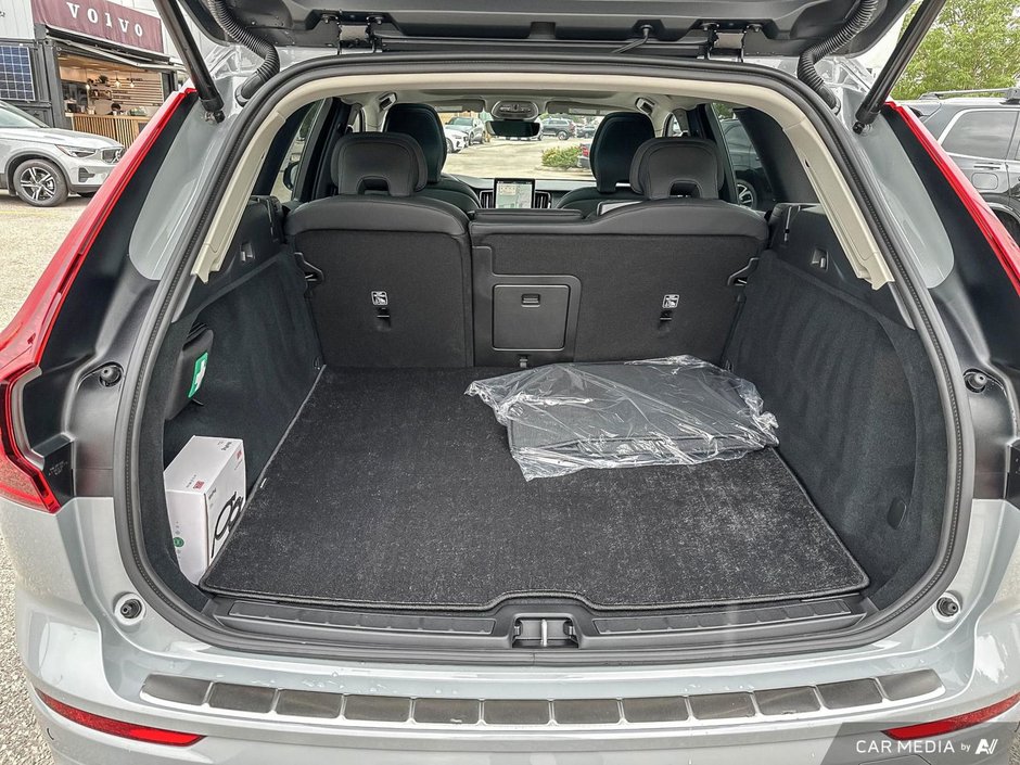 2026 Volvo XC60 Core Dark Theme-8