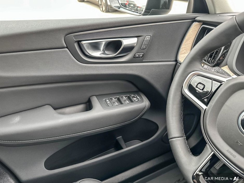 2026 Volvo XC60 Core Dark Theme-17