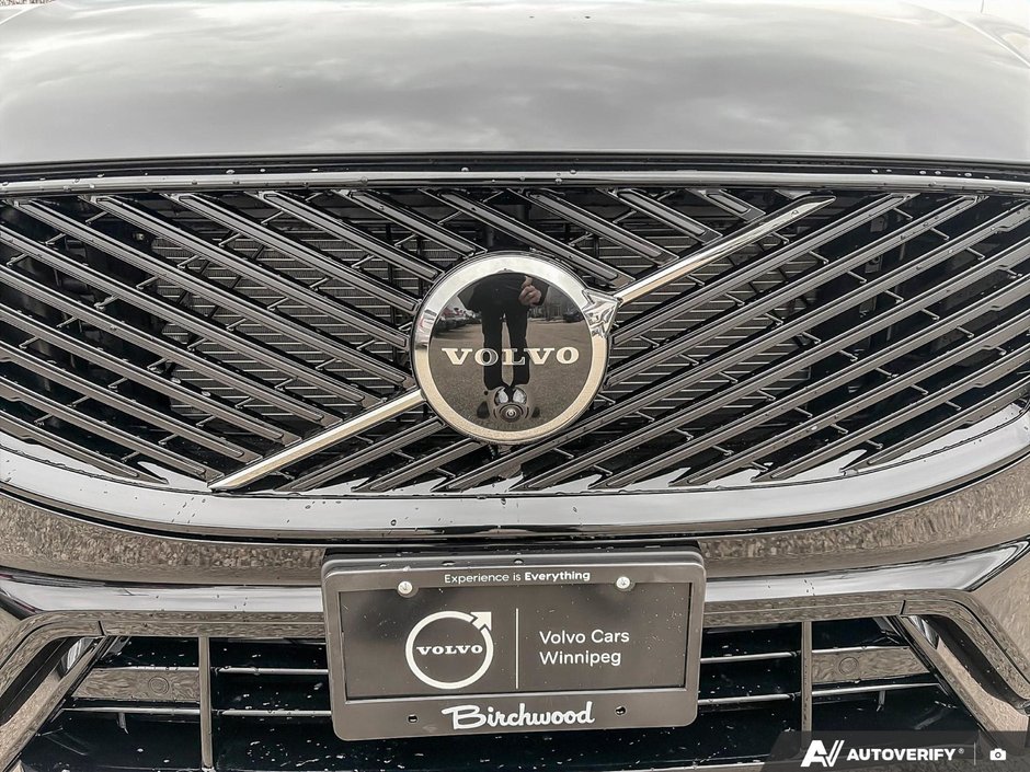 2026 Volvo XC60 Plus Dark Theme-6