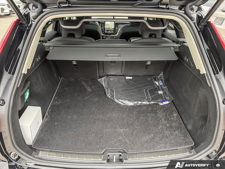 2026 Volvo XC60 Plus Dark Theme-8