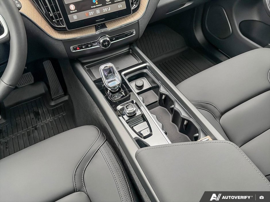 2026 Volvo XC60 Plus Dark Theme-18