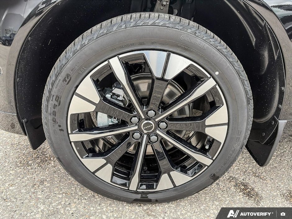 2026 Volvo XC60 Plus Dark Theme-9