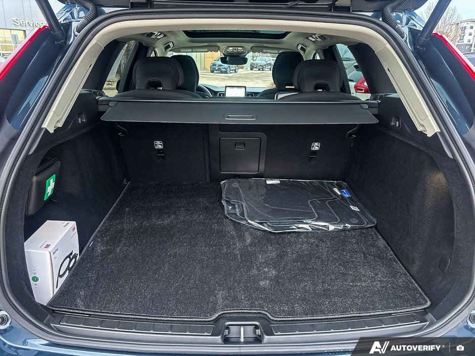 2026 Volvo XC60 Core Dark Theme-7