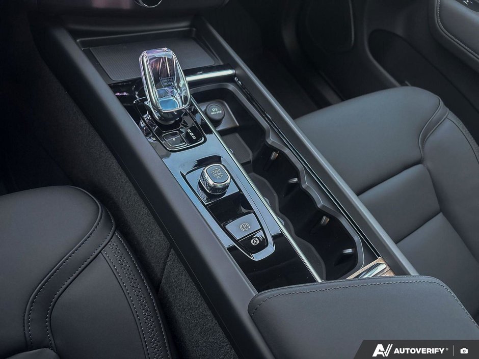 2026 Volvo XC60 Core Dark Theme-18