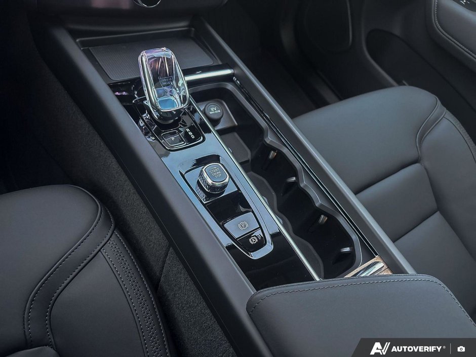 2026 Volvo XC60 Core Dark Theme-17