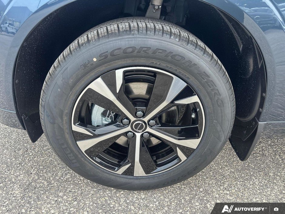 2026 Volvo XC60 Core Dark Theme-8