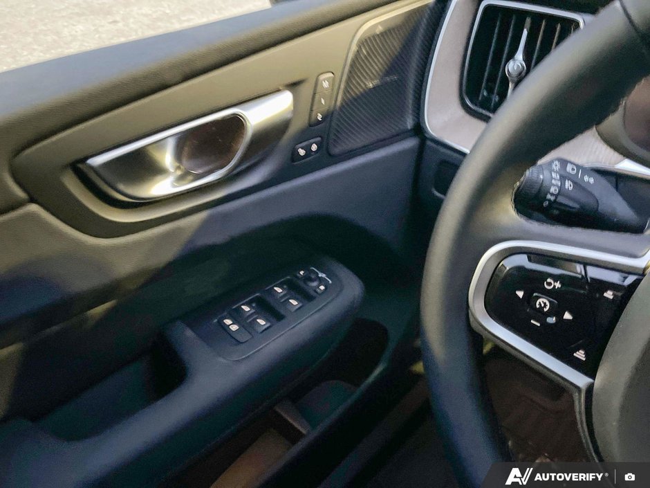 2026 Volvo XC60 Plus Dark Theme-17