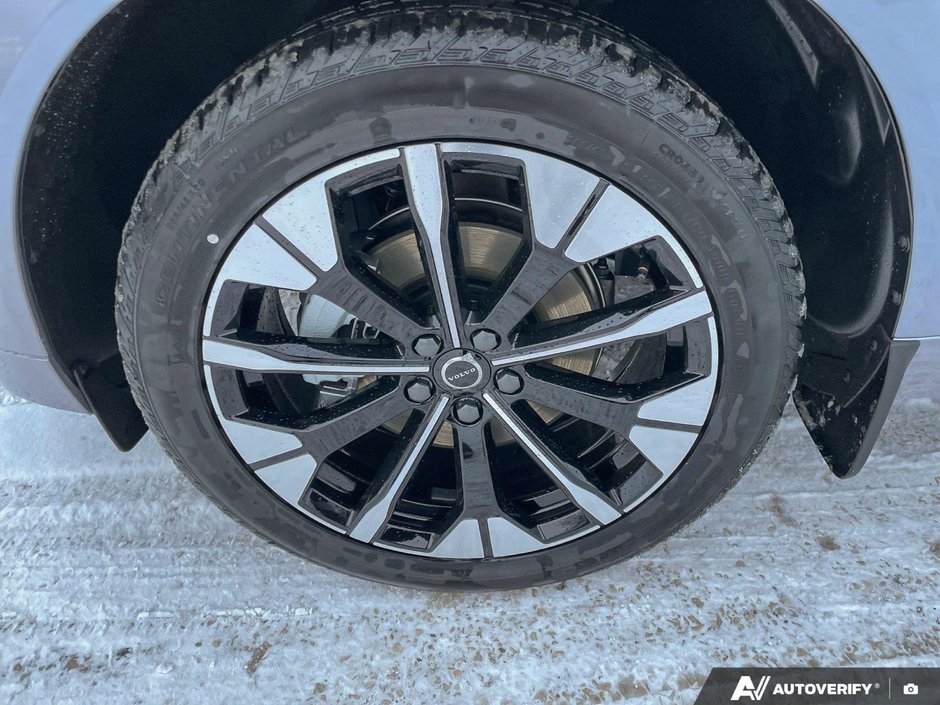 2026 Volvo XC60 Plus Dark Theme-9