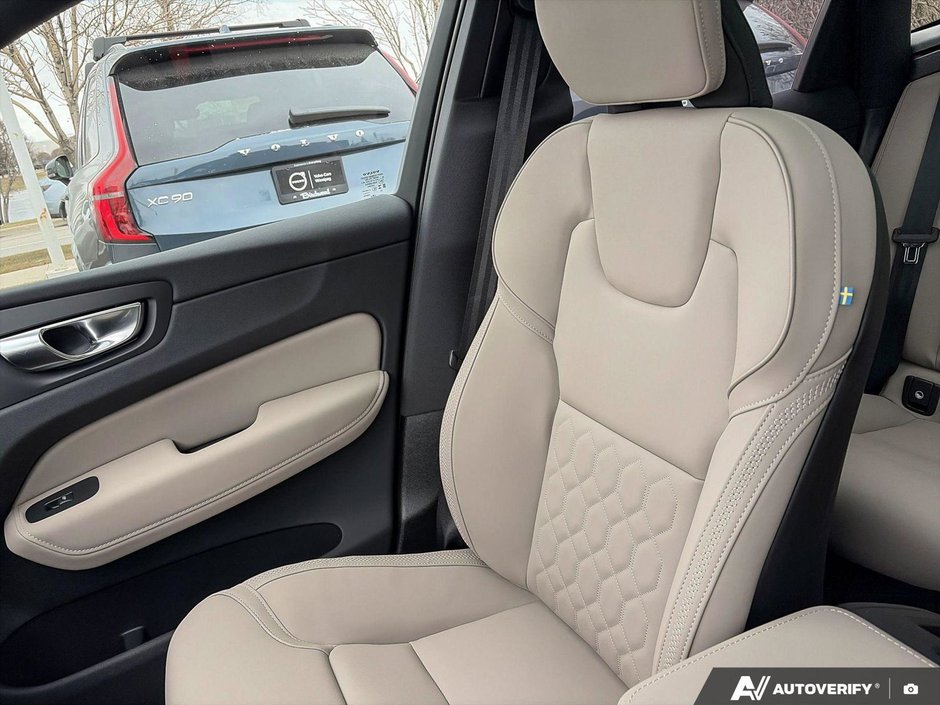 2026 Volvo XC60 Plus Dark Theme-20