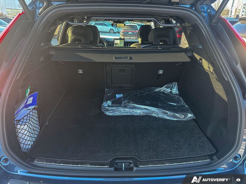 2026 Volvo XC60 Ultra Black Edition-8