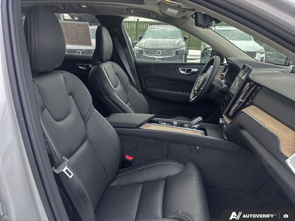 2026 Volvo XC60 Ultra Dark Theme-21