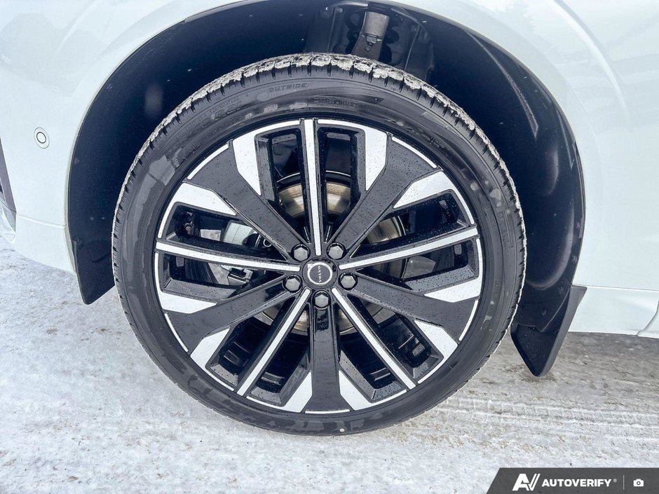 2026 Volvo XC60 Ultra Dark Theme-9