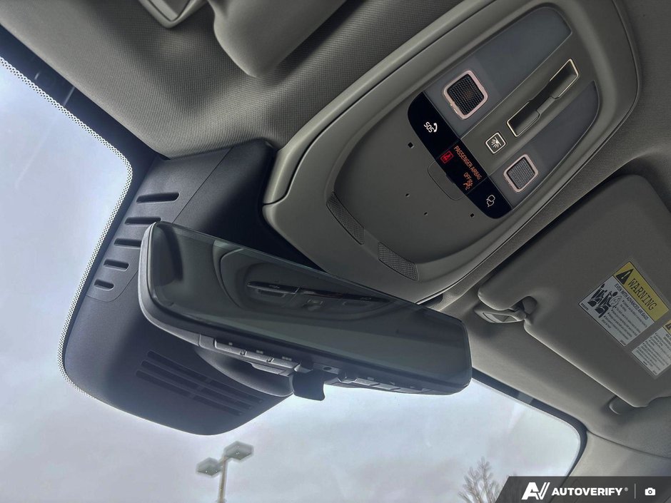 2026 Volvo XC60 Ultra Dark Theme-21