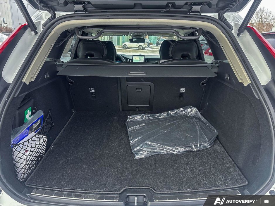 2026 Volvo XC60 Ultra Dark Theme-7