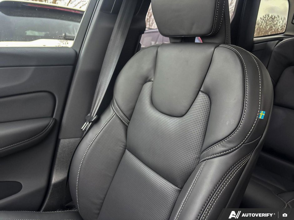 2026 Volvo XC60 Ultra Dark Theme-19