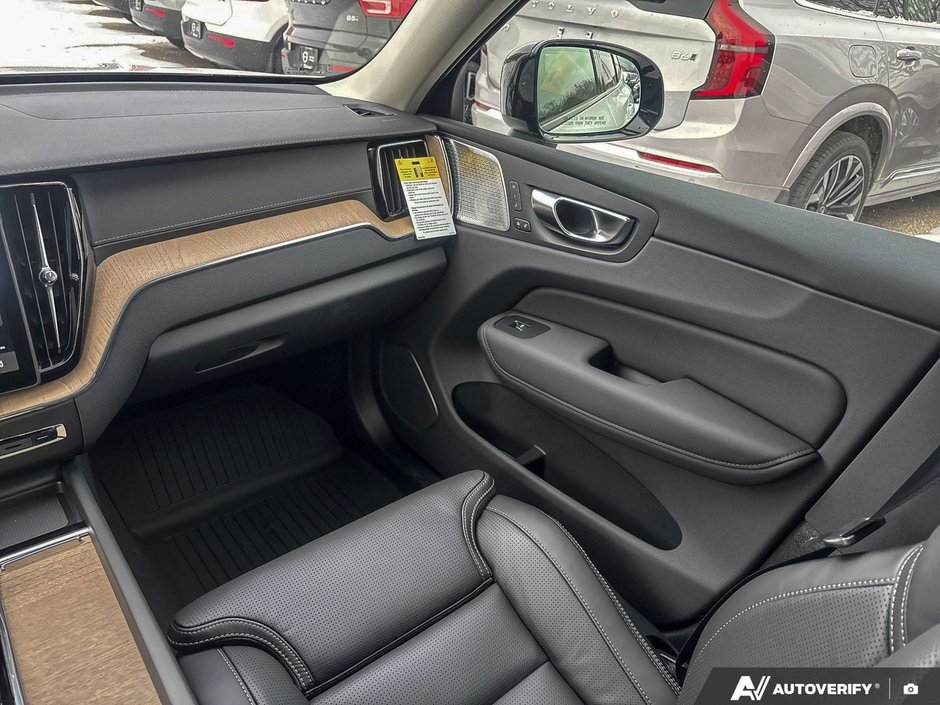 2026 Volvo XC60 Ultra Dark Theme-24