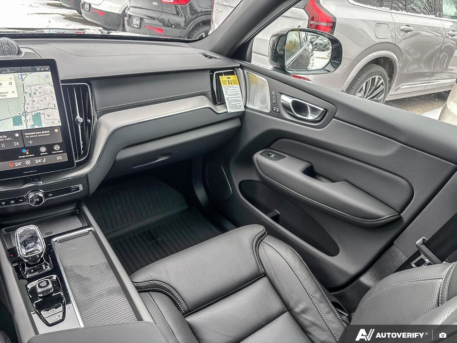 2026 Volvo XC60 Ultra Black Edition-24