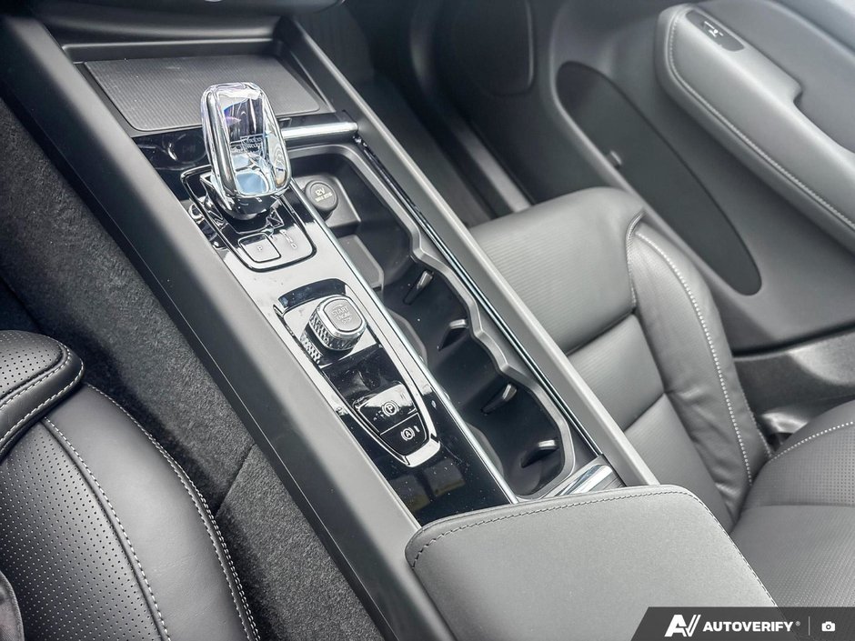 2026 Volvo XC60 Ultra Black Edition-17