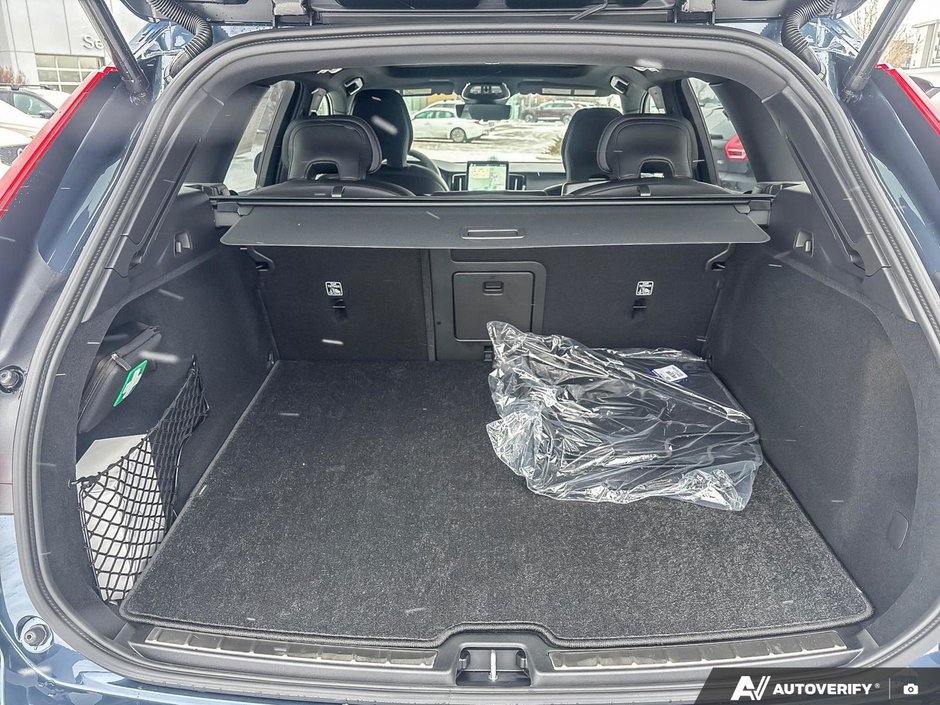 2026 Volvo XC60 Ultra Black Edition-7