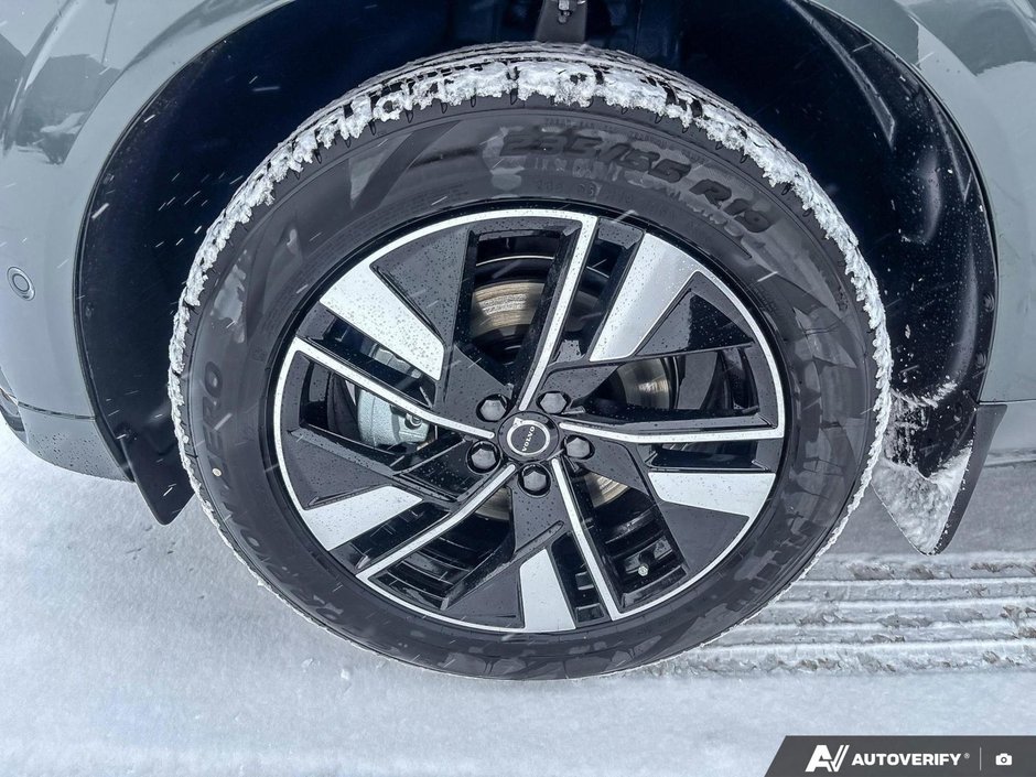 2026 Volvo XC60 Plus Dark Theme-8