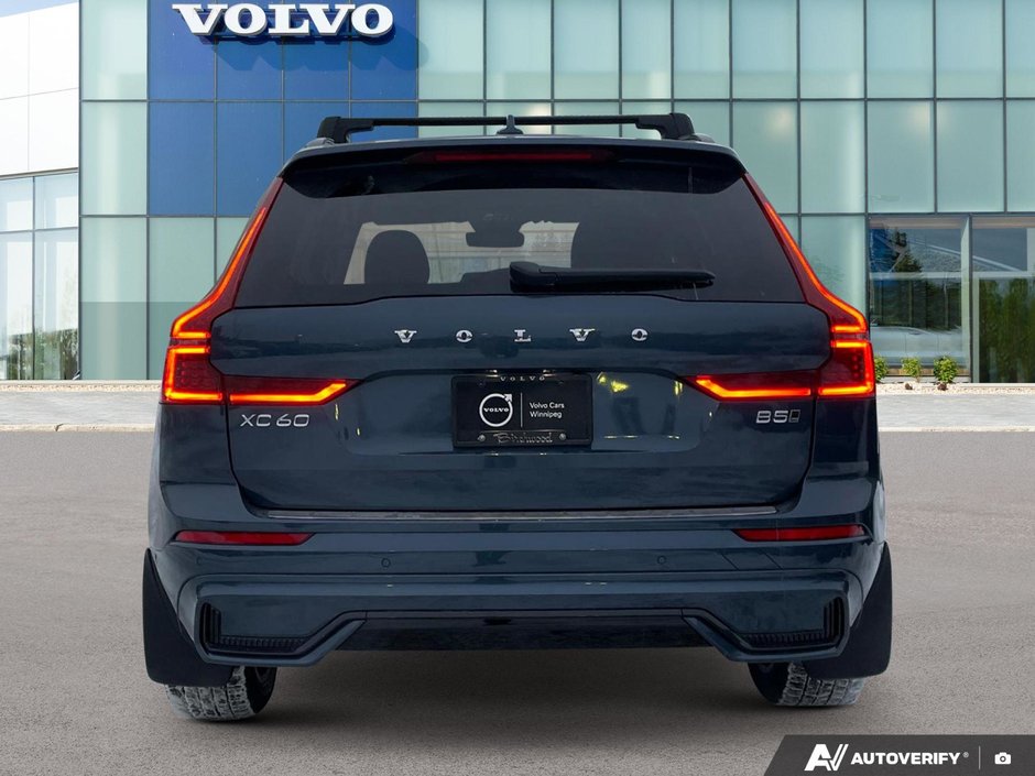 2026 Volvo XC60 Ultra Dark Theme-4