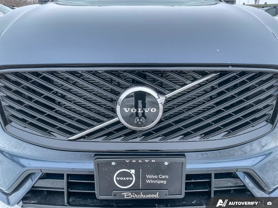 2026 Volvo XC60 Ultra Dark Theme-6