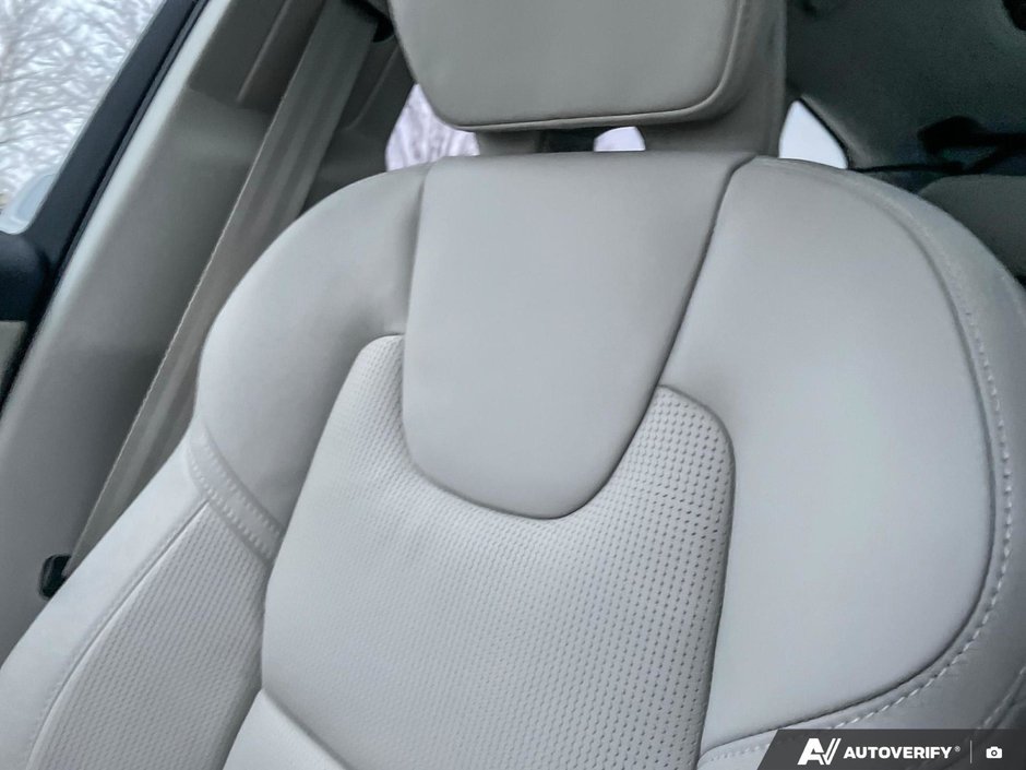 2026 Volvo XC60 Ultra Dark Theme-20