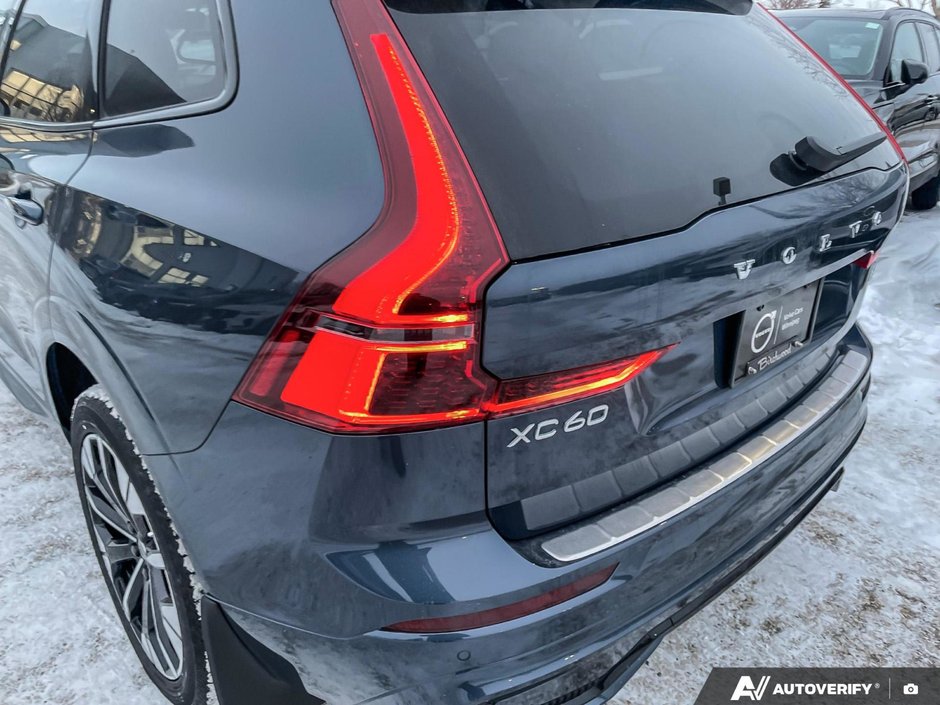 2026 Volvo XC60 Ultra Dark Theme-12