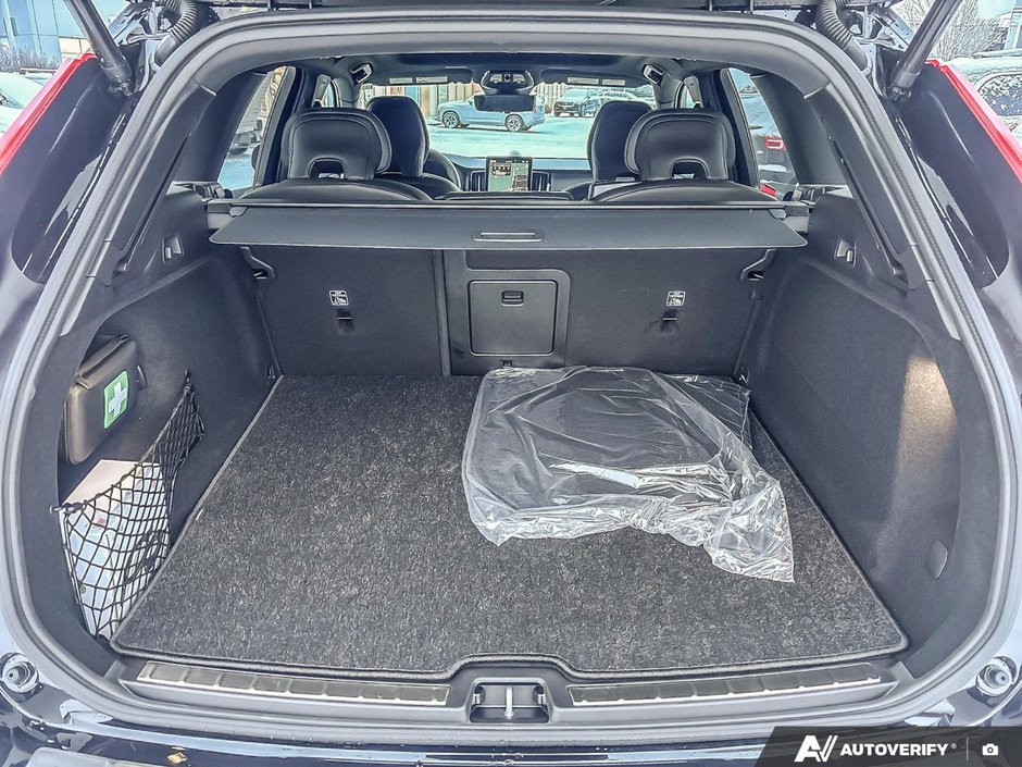 2026 Volvo XC60 Ultra Black Edition-8