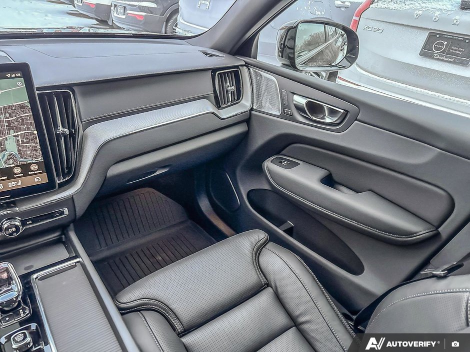 2026 Volvo XC60 Ultra Black Edition-25
