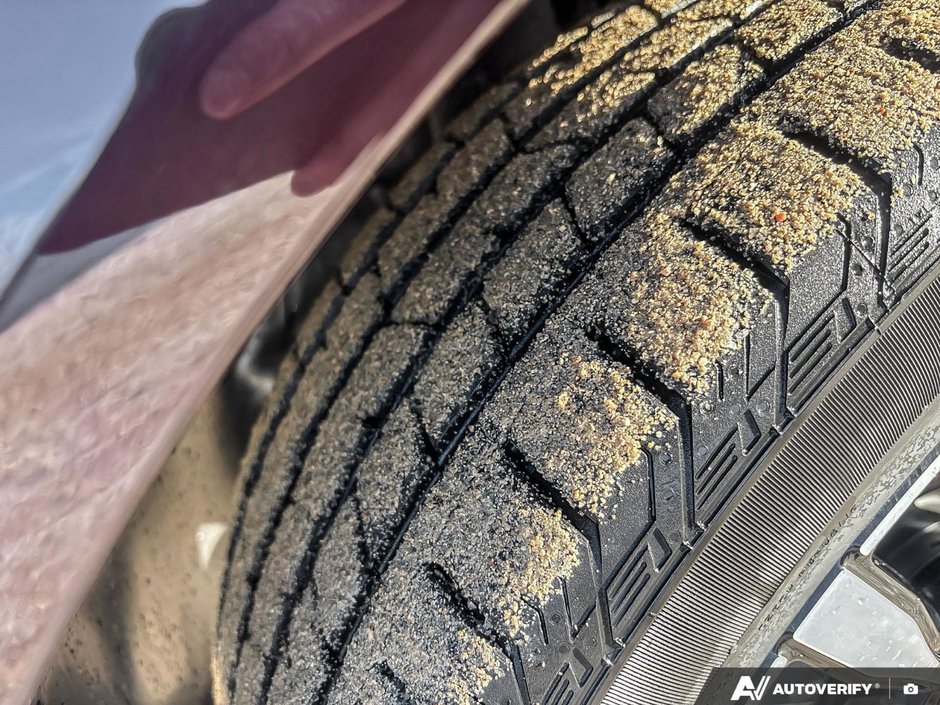 2026 Volvo XC60 Plus Dark Theme-9