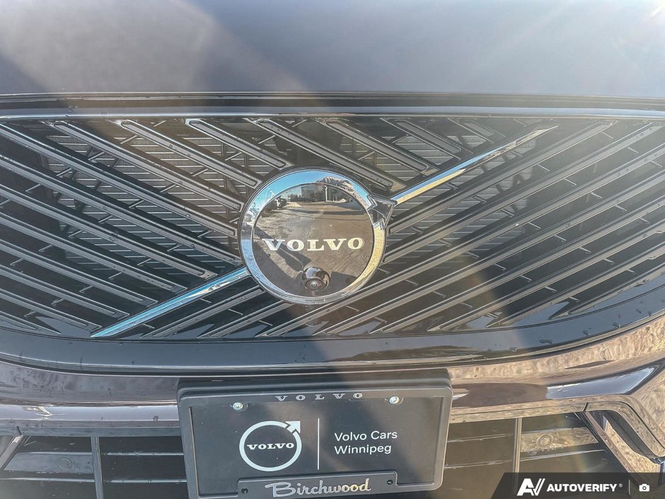 2026 Volvo XC60 Plus Dark Theme-5