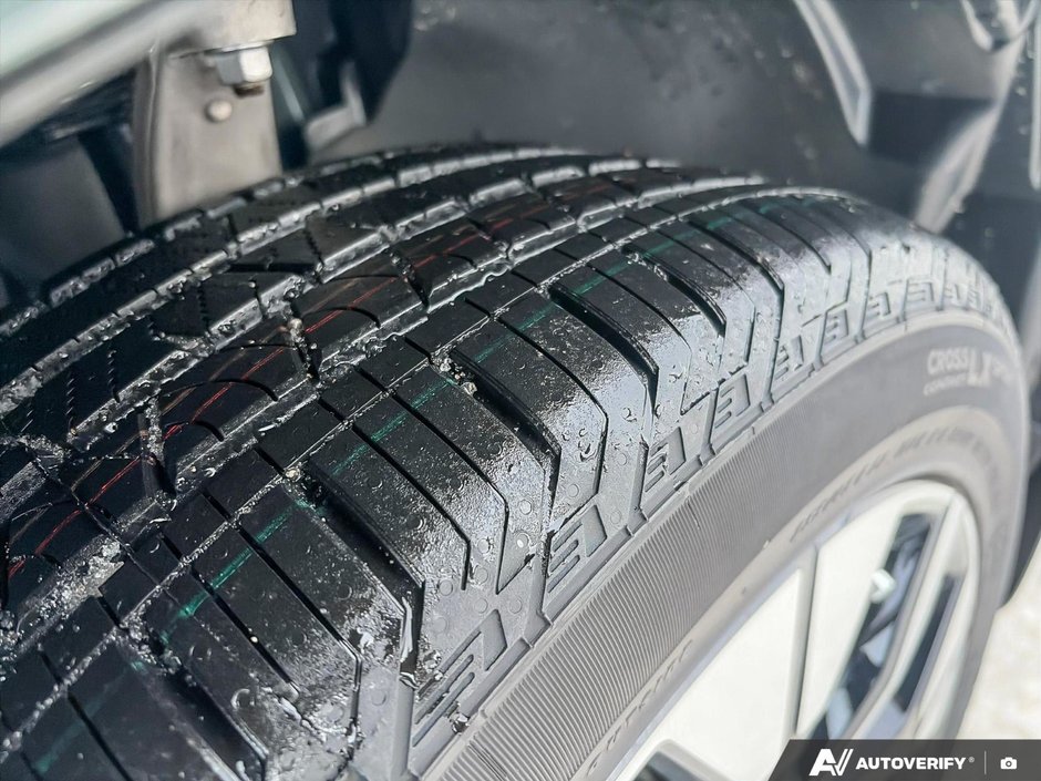 2026 Volvo XC60 Plus Dark Theme-10