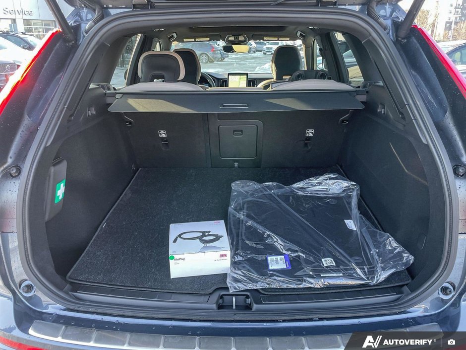 2026 Volvo XC60 Core Dark Theme-7