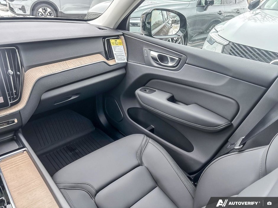 2026 Volvo XC60 Core Dark Theme-24