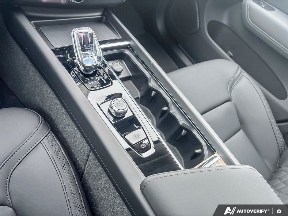 2026 Volvo XC60 Core Dark Theme-17