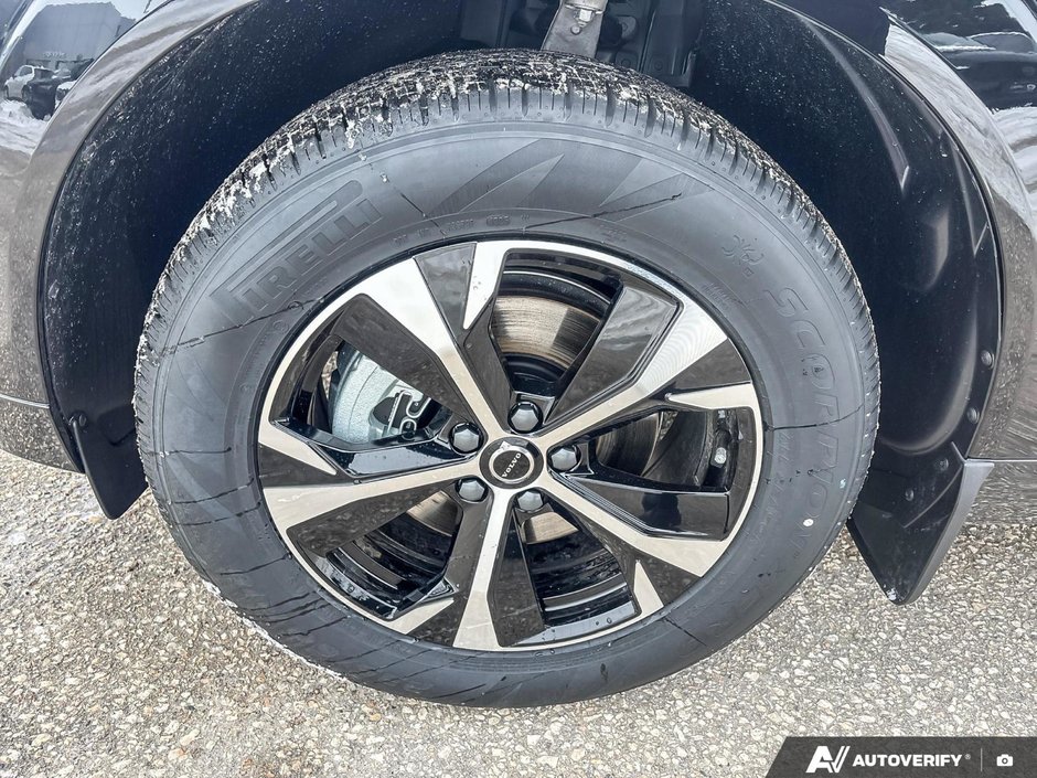 2026 Volvo XC60 Core Dark Theme-8