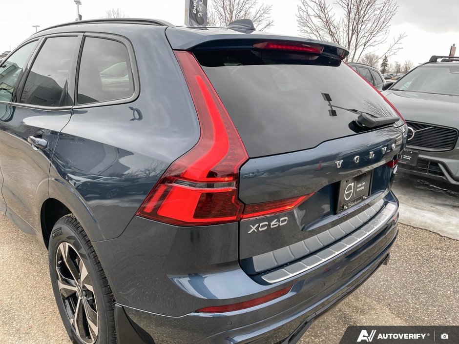 2026 Volvo XC60 Core Dark Theme-12