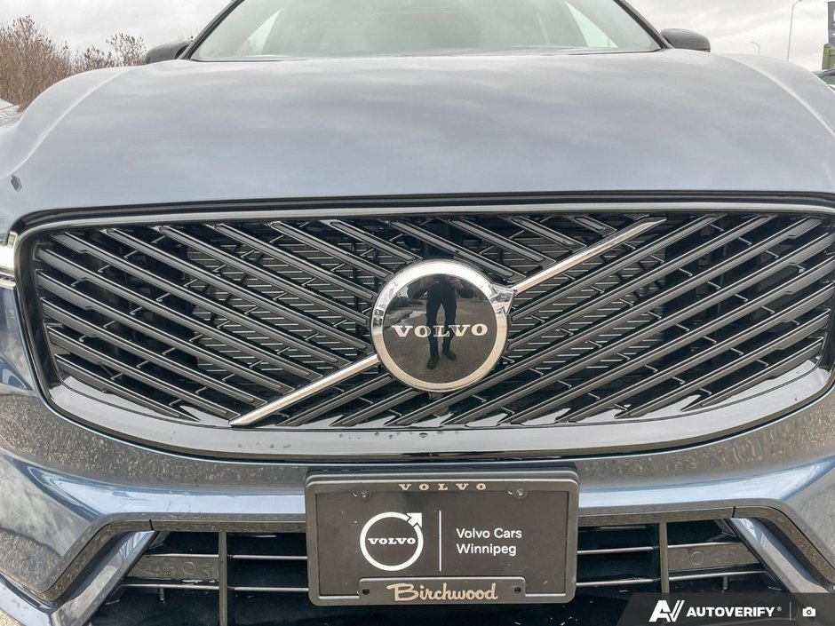 2026 Volvo XC60 Core Dark Theme-6