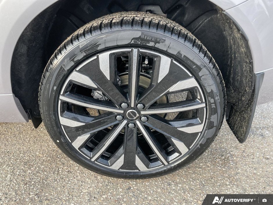 2026 Volvo XC60 Ultra Dark Theme-9