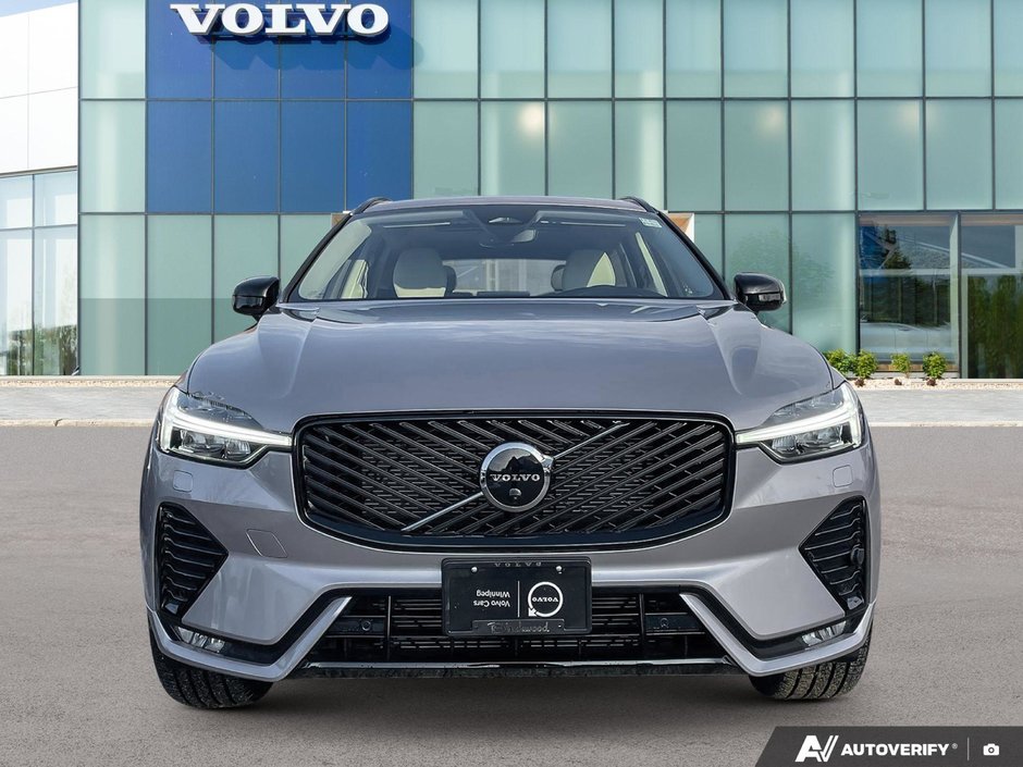 2026 Volvo XC60 Ultra Dark Theme-5