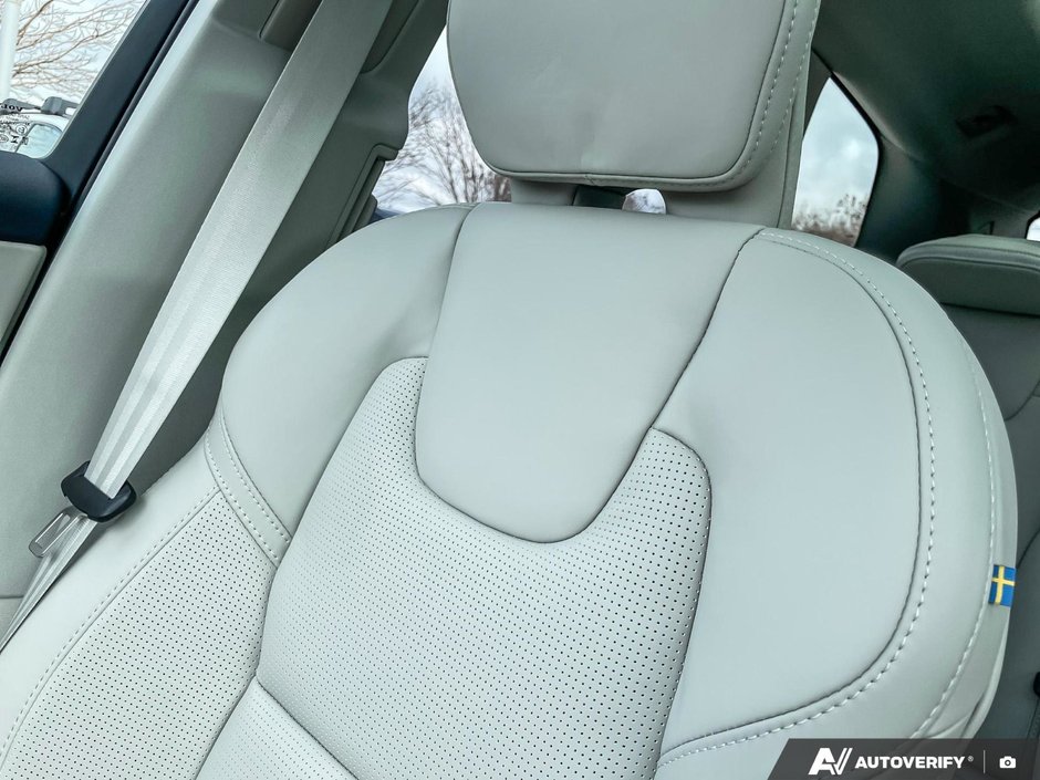 2026 Volvo XC60 Ultra Dark Theme-19