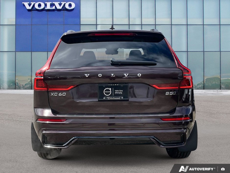 2026 Volvo XC60 Ultra Dark Theme-3