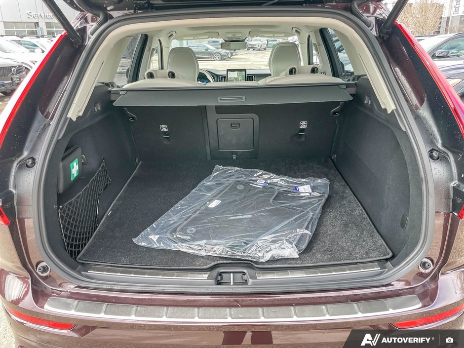 2026 Volvo XC60 Ultra Dark Theme-7