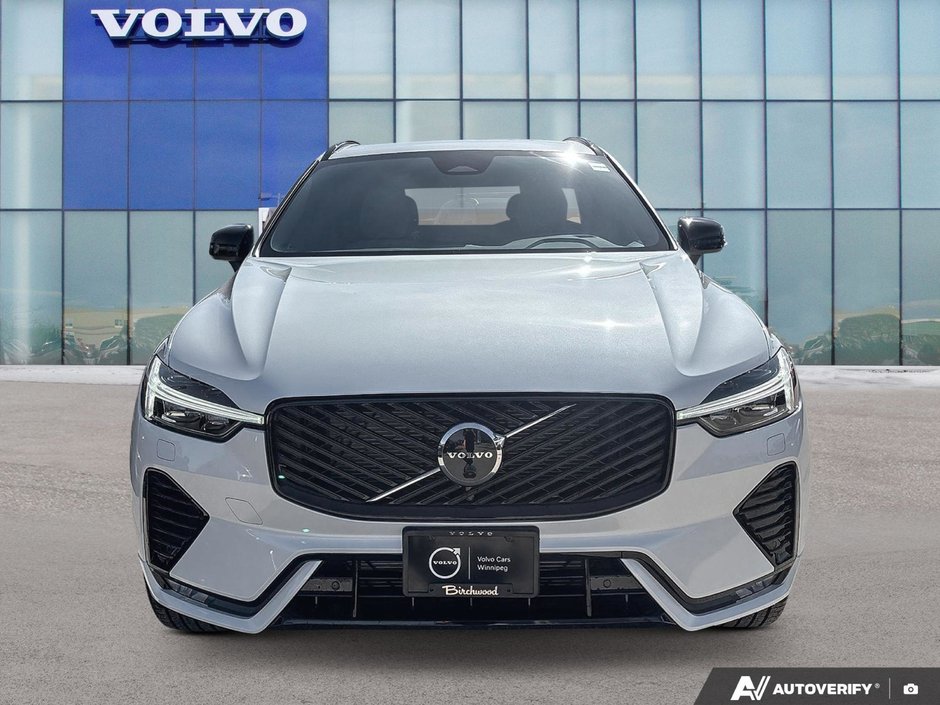 2026 Volvo XC60 Plus Dark Theme-4
