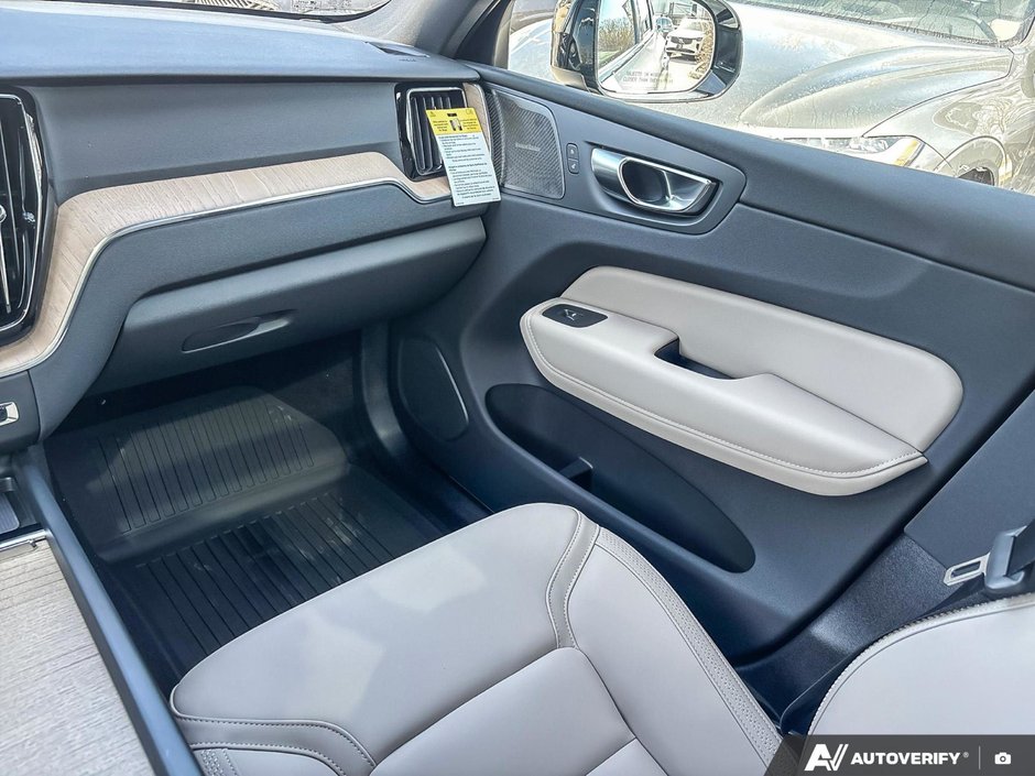2026 Volvo XC60 Plus Dark Theme-25