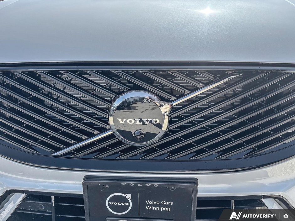 2026 Volvo XC60 Plus Dark Theme-5