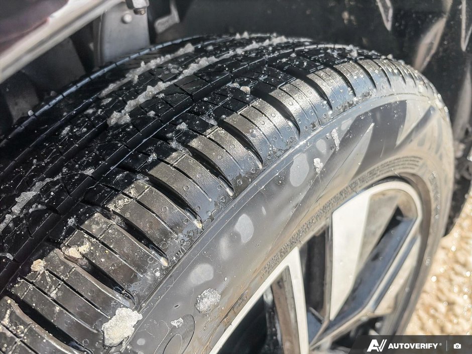 2026 Volvo XC60 Core Dark Theme-10