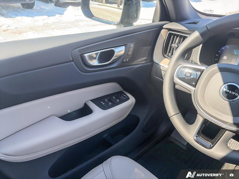 2026 Volvo XC60 Core Dark Theme-17